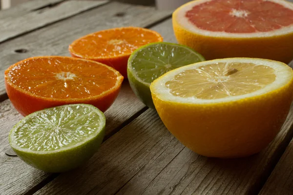 Mistura de frutas frescas para o café da manhã e para uma pessoa em uma dieta — Fotografia de Stock