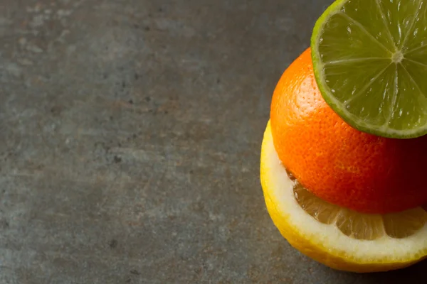 Mix di frutta fresca a colazione e per una persona a dieta — Foto Stock