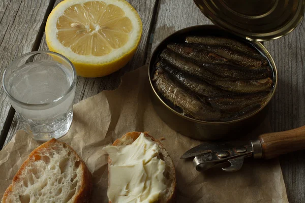 Sandwich with sprats, national food in Russia for the holidays — Stock Photo, Image