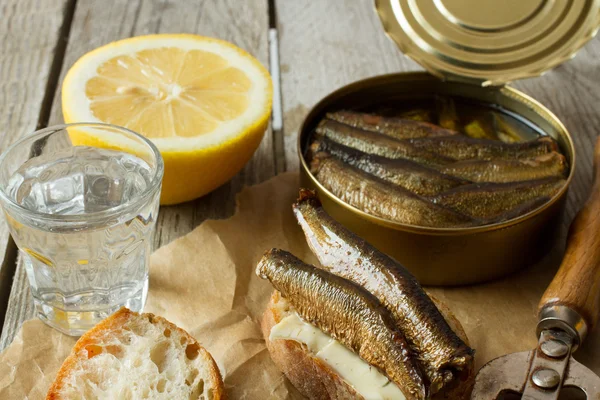 Sandwich with sprats, national food in Russia for the holidays — Stock Photo, Image