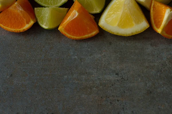 Mistura de frutas frescas para o café da manhã e para uma pessoa em uma dieta — Fotografia de Stock