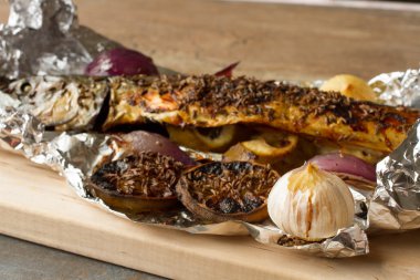 Falgu balık kireç sarımsak ve soğan ile