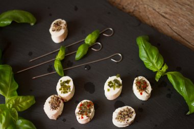 yumuşak keçi peyniri Fesleğenli 