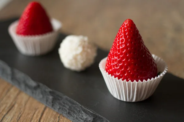 Red juicy strawberry in tins on a gray background — Stock Photo, Image