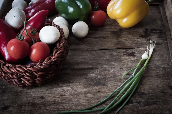 Yiyecek pizza domates mantar soğan biber — Stok fotoğraf