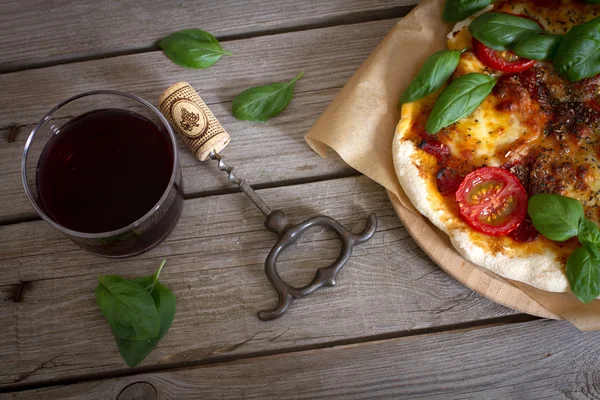 Sabor de Italia en la Pizza Margherita —  Fotos de Stock