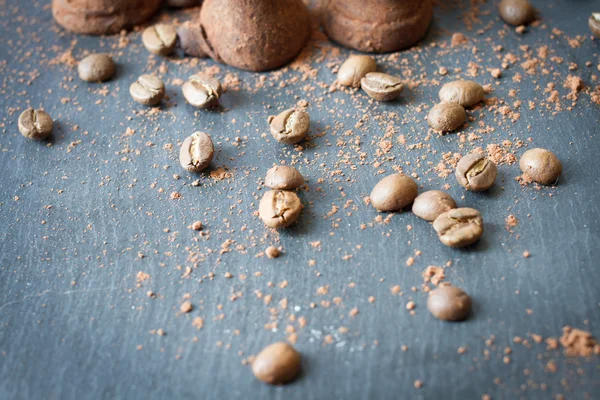 Trufas de chocolate con cacao dulce tentación — Foto de Stock