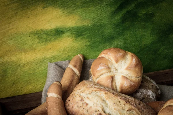 Various rolls of wheat on a background of a wooden table — Stock Photo, Image