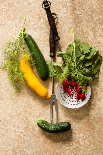 Mezcla de verduras maduras y tenedor de carne —  Fotos de Stock