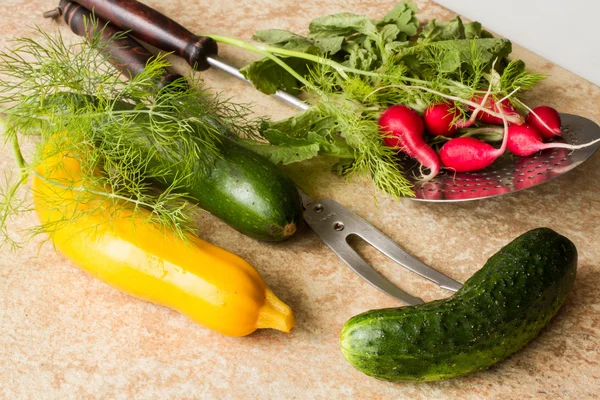 Mezcla de verduras maduras y tenedor de carne —  Fotos de Stock