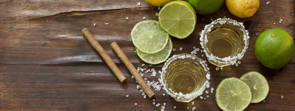 Tequila and lime Lemon and as a cigarillo — Stockfoto