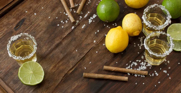 Tequila and lime Lemon and as a cigarillo — 图库照片
