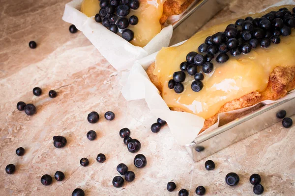 Tarta con arándanos maduros y mermelada de limón — Foto de Stock