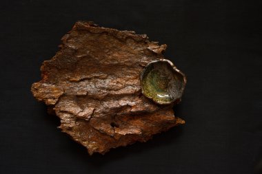 bir ağaç yaprağı şeklinde seramik kupa