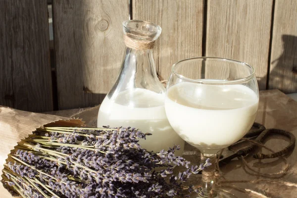 Milk for breakfast in the morning. healthy food for children — Stock Photo, Image