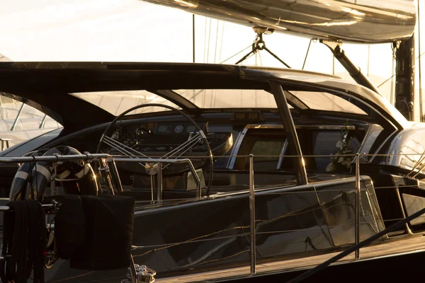 Jacht w port Monako. drogie i pięknej łodzi — Zdjęcie stockowe