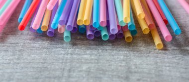 suyu ve kokteyller için renkli tübüllerin