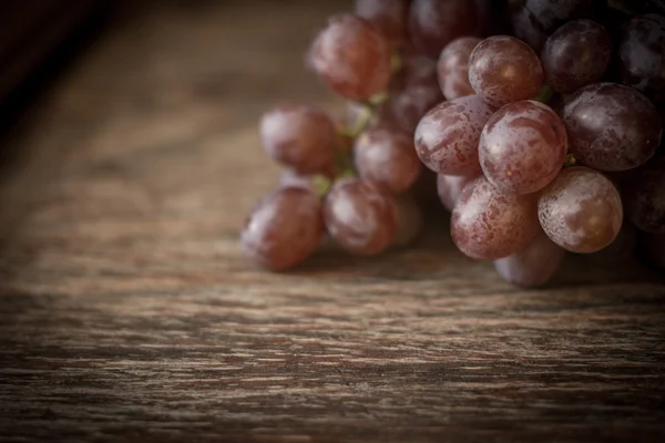 Букет стиглого соковитого винограду для вина — стокове фото
