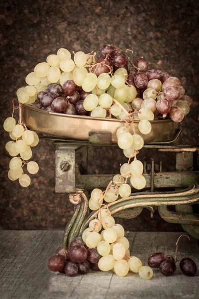 Куча спелых сочных винограда для вина — стоковое фото