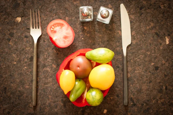 Ensalada de tomate para un cuerpo y un espíritu saludables —  Fotos de Stock