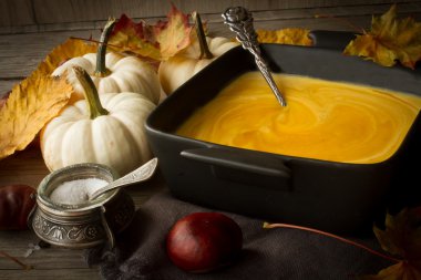 lezzetli, portakal, sonbahar kabak çorbası. Öğle yemeğinde Cadılar Bayramı