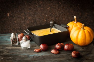 lezzetli, portakal, sonbahar kabak çorbası. Öğle yemeğinde Cadılar Bayramı