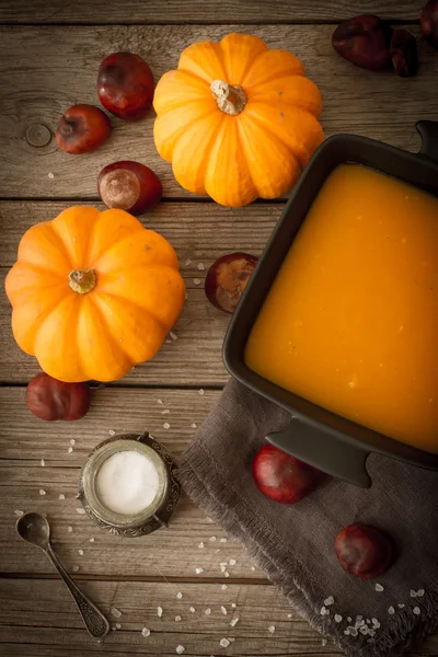 Delicious, orange, autumn pumpkin soup. lunch at Halloween — Stock Photo, Image