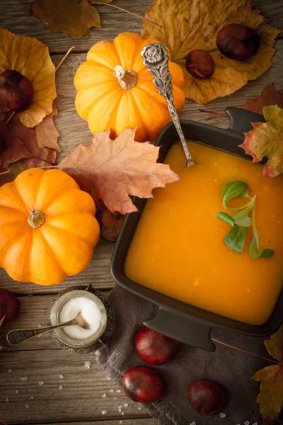 Delicious, orange, autumn pumpkin soup. lunch at Halloween — Stock Photo, Image