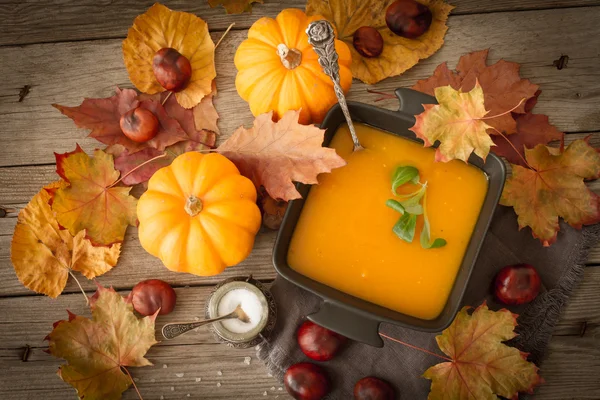 Delicious, orange, autumn pumpkin soup. lunch at Halloween — Stock Photo, Image