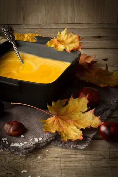 Delicious, orange, autumn pumpkin soup. lunch at Halloween — Stock Photo, Image