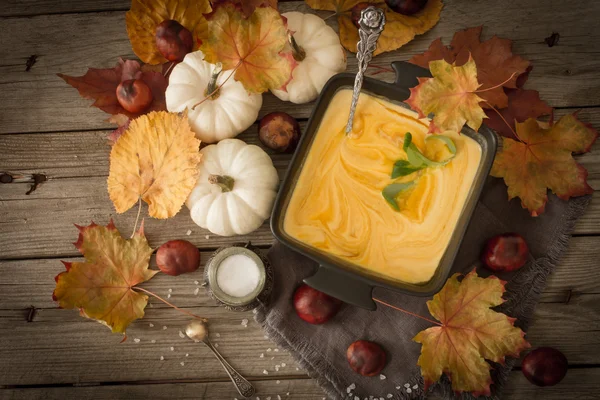 Delicious, orange, autumn pumpkin soup. lunch at Halloween — Stock Photo, Image