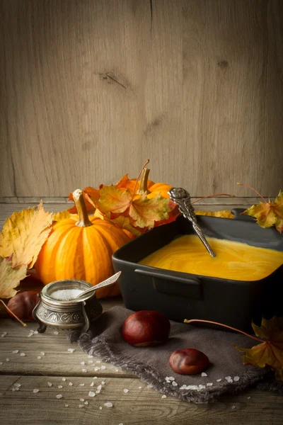 Delicious, orange, autumn pumpkin soup. lunch at Halloween — Stock Photo, Image