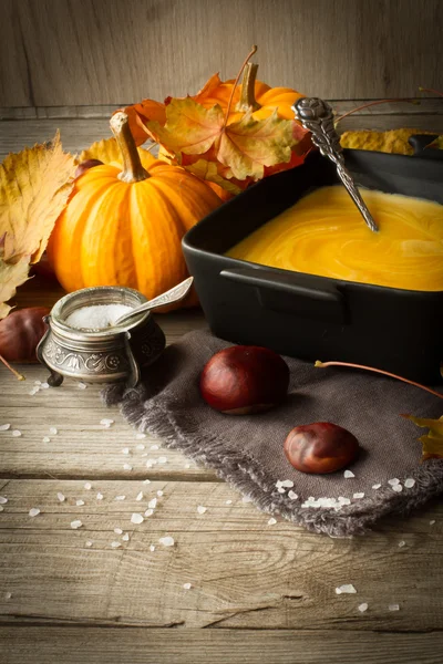 Delicious, orange, autumn pumpkin soup. lunch at Halloween — Stock Photo, Image