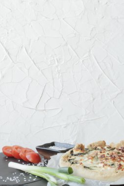 quiche ıspanak ve beyaz peynir ile