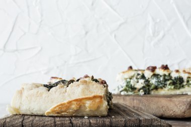 quiche ıspanak ve beyaz peynir ile