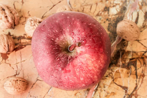 Ώριμα κόκκινα μήλα το ιστορικό του μαρμάρου — Φωτογραφία Αρχείου