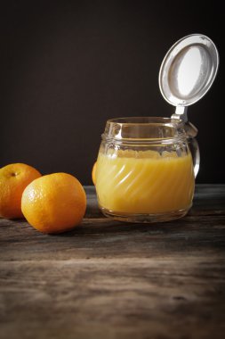 nane yaprakları ile portakal suyu