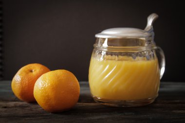 nane yaprakları ile portakal suyu