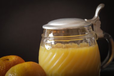 nane yaprakları ile portakal suyu