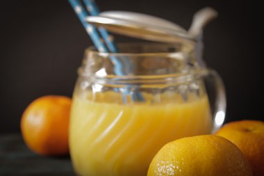 nane yaprakları ile portakal suyu