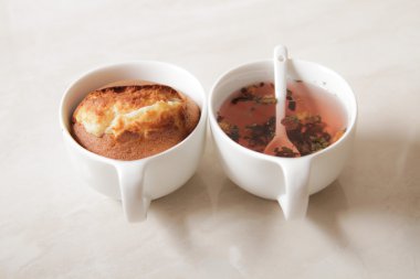 çay ve kahve romantik ruh hali ile lezzetli limon kek