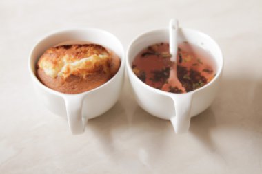 çay ve kahve romantik ruh hali ile lezzetli limon kek