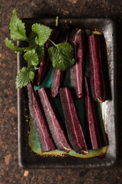 çatal ve bıçak yırtık siyah havuç