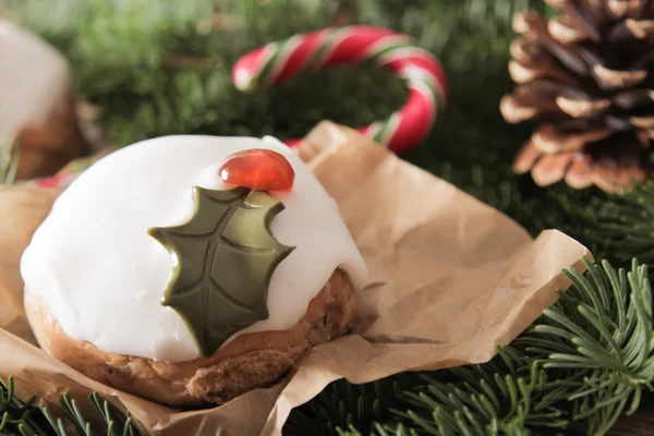 Christmas cake with homemade caramel cane on the background of t — Stock Photo, Image