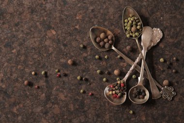 biber karışımı. bir kaşık üzerinde herhangi bir yemek için baharat