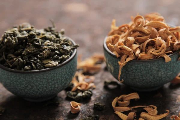 Крошечная смесь чая из Индии и Италии — стоковое фото