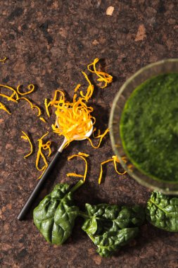 spor eğitim sonra ıspanak sağlıklı gıda ile güler yüzlü