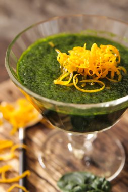 spor eğitim sonra ıspanak sağlıklı gıda ile güler yüzlü