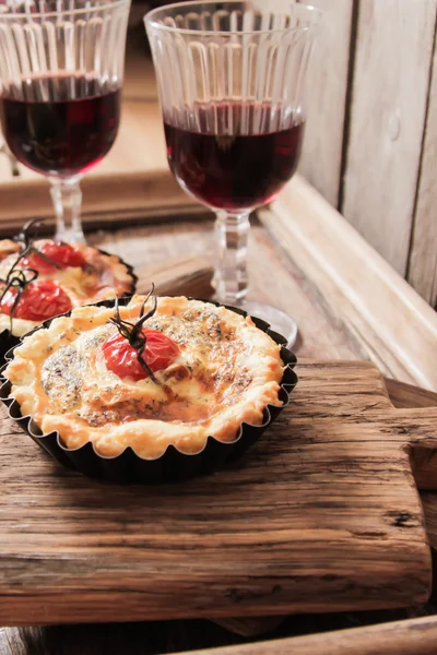 Quiche de tomate com vinho, receita nacional França — Fotografia de Stock