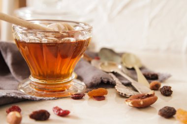 Bir kristal bardak taze lezzetli tatlım